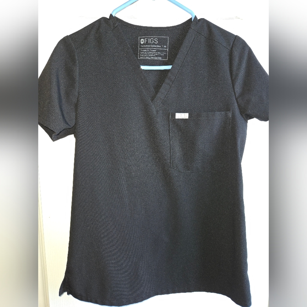 FIGS Catarina Black Scrub Top